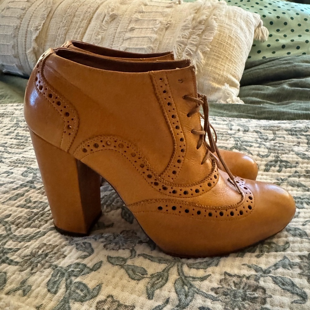 Rocco P soft leather Lace-Up pumps